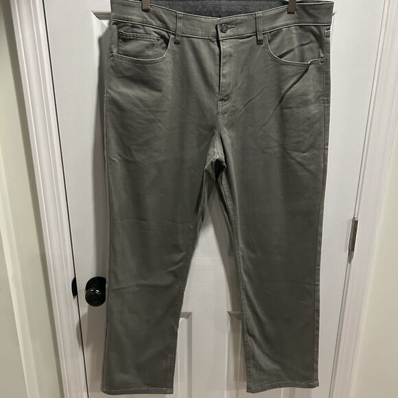 Izod Knit Denim Jeans, Size 36x29 Gray Classic Straight Leg - Picture 1 of 10